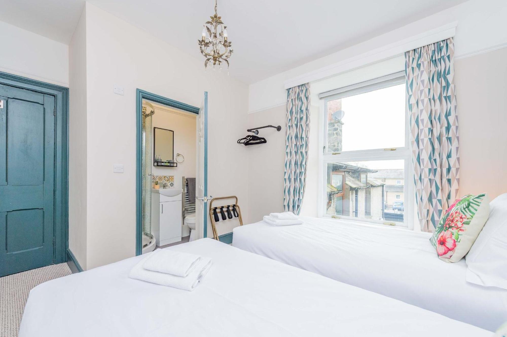 Snowdon House, 8 Bedrooms, Sleep 16, Close To Blackrock Sand Porthmadog Exterior photo